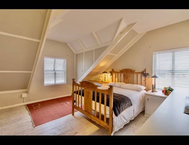 5 BEDROOM HOUSE FOR SALE IN GROTTO BAY